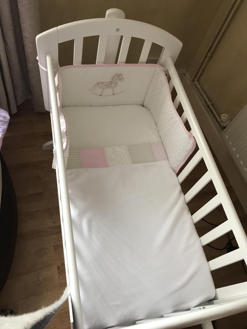 east coast vienna swinging crib with mattress