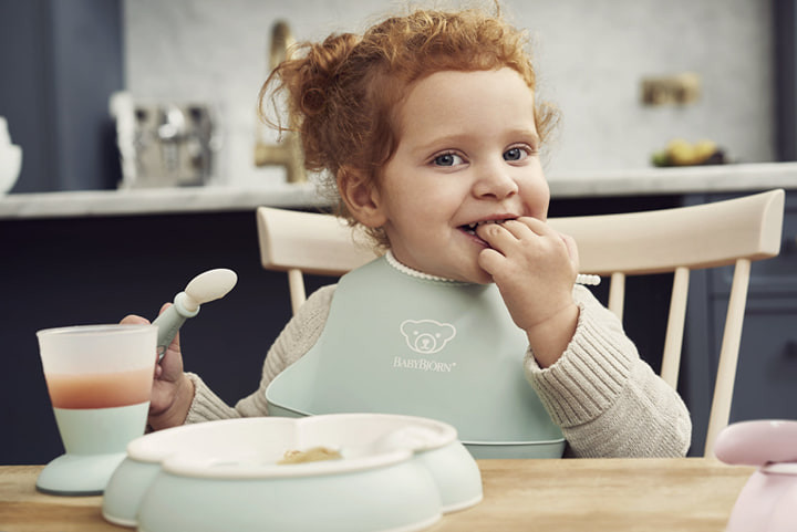 Baby bjorn feeding set top